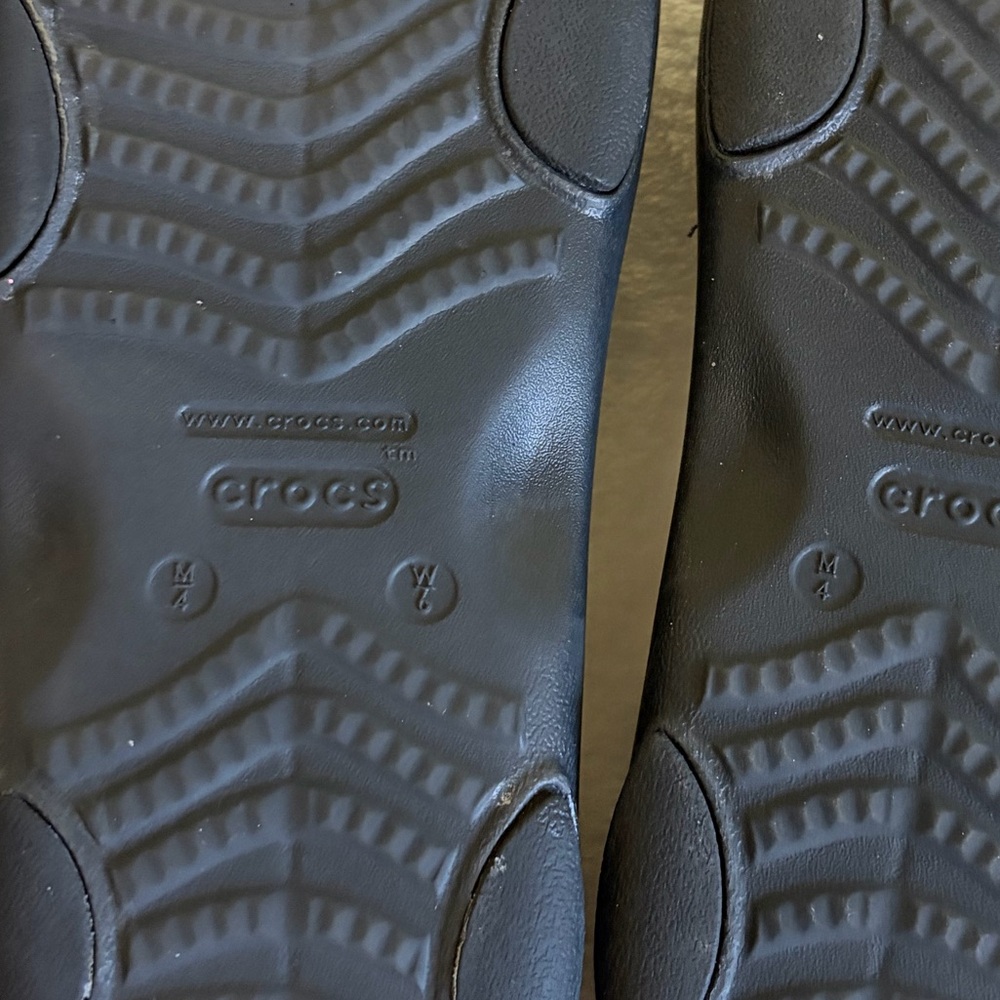 CROCS Classic Black Sandals Sz W 6 - M4 - Picture 6 of 8